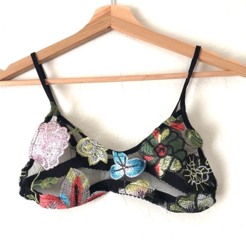 Embroidered black mesh bra
Unbranded